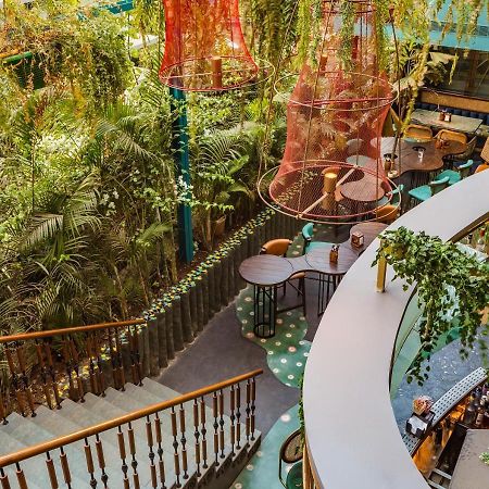 Goldfinch Hotel Мумбай Екстериор снимка