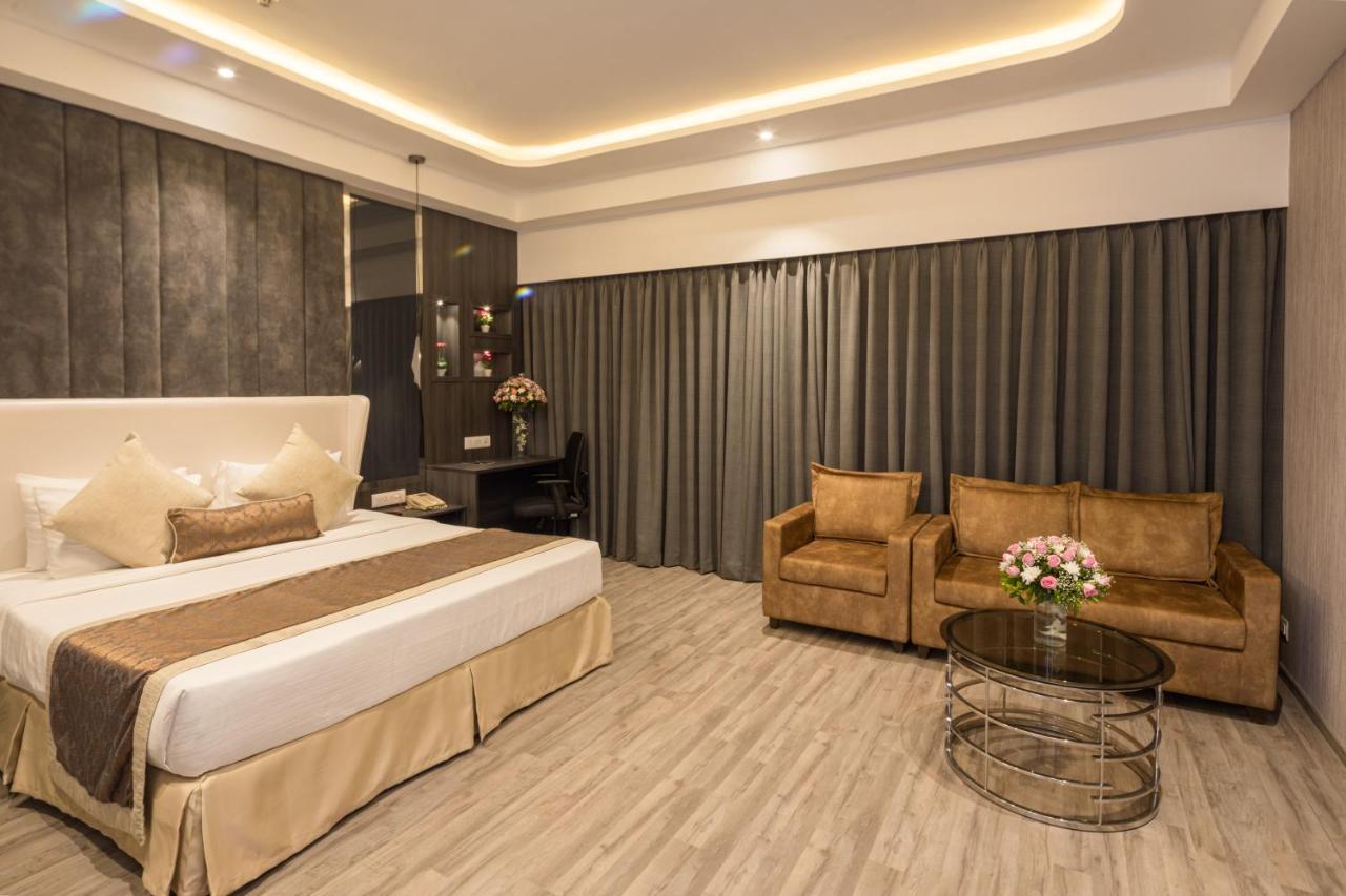 Goldfinch Hotel Мумбай Екстериор снимка