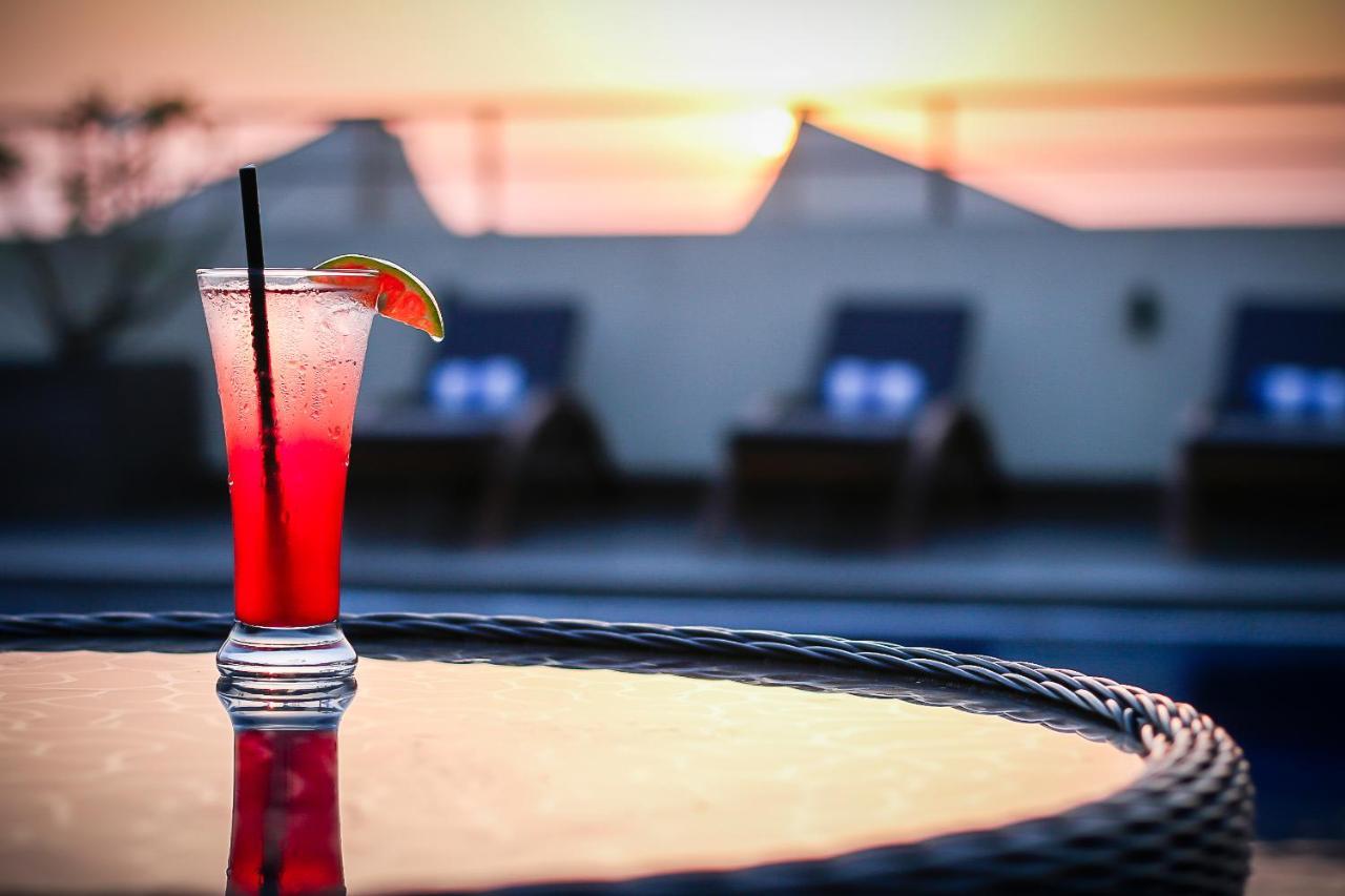Goldfinch Hotel Мумбай Екстериор снимка