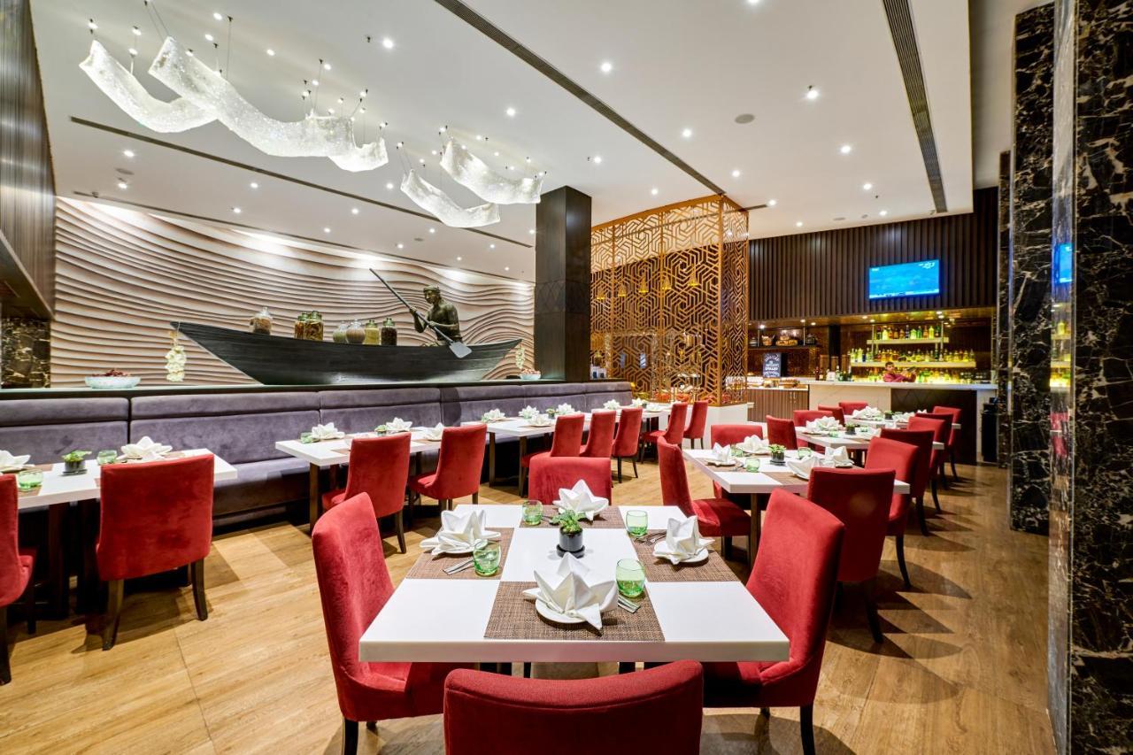 Goldfinch Hotel Мумбай Екстериор снимка