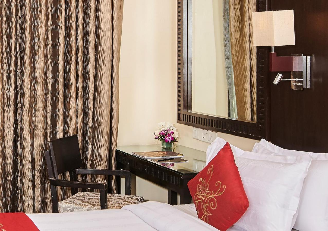 Goldfinch Hotel Мумбай Екстериор снимка