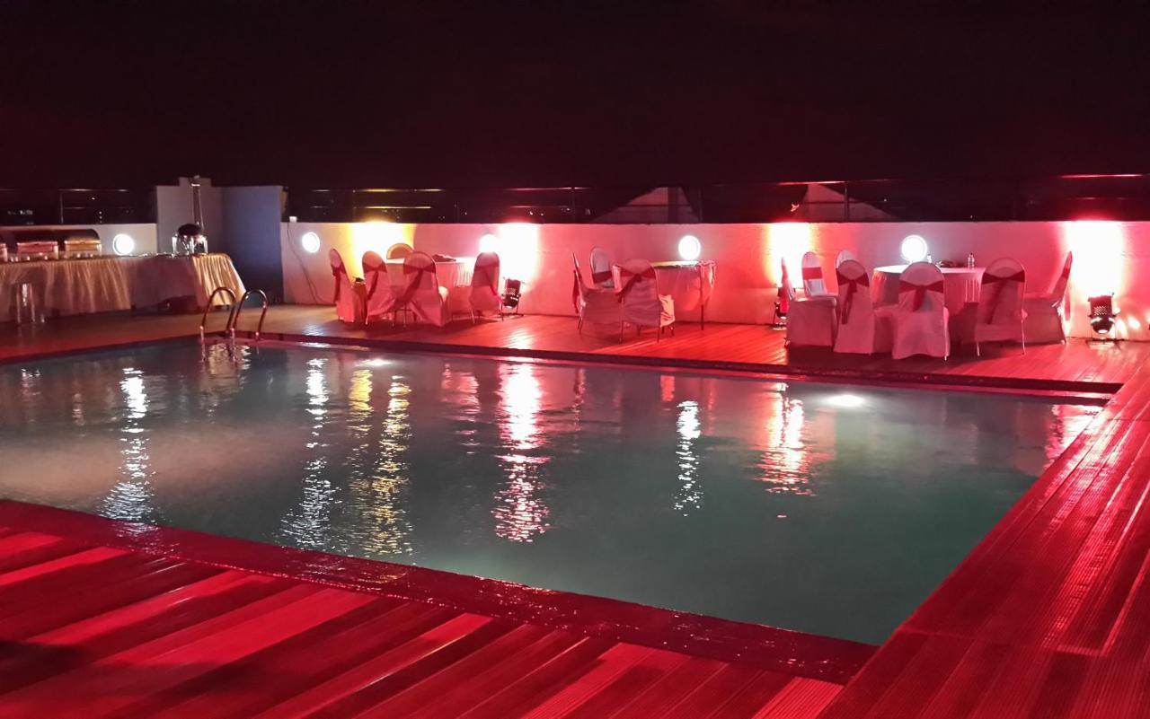Goldfinch Hotel Мумбай Екстериор снимка