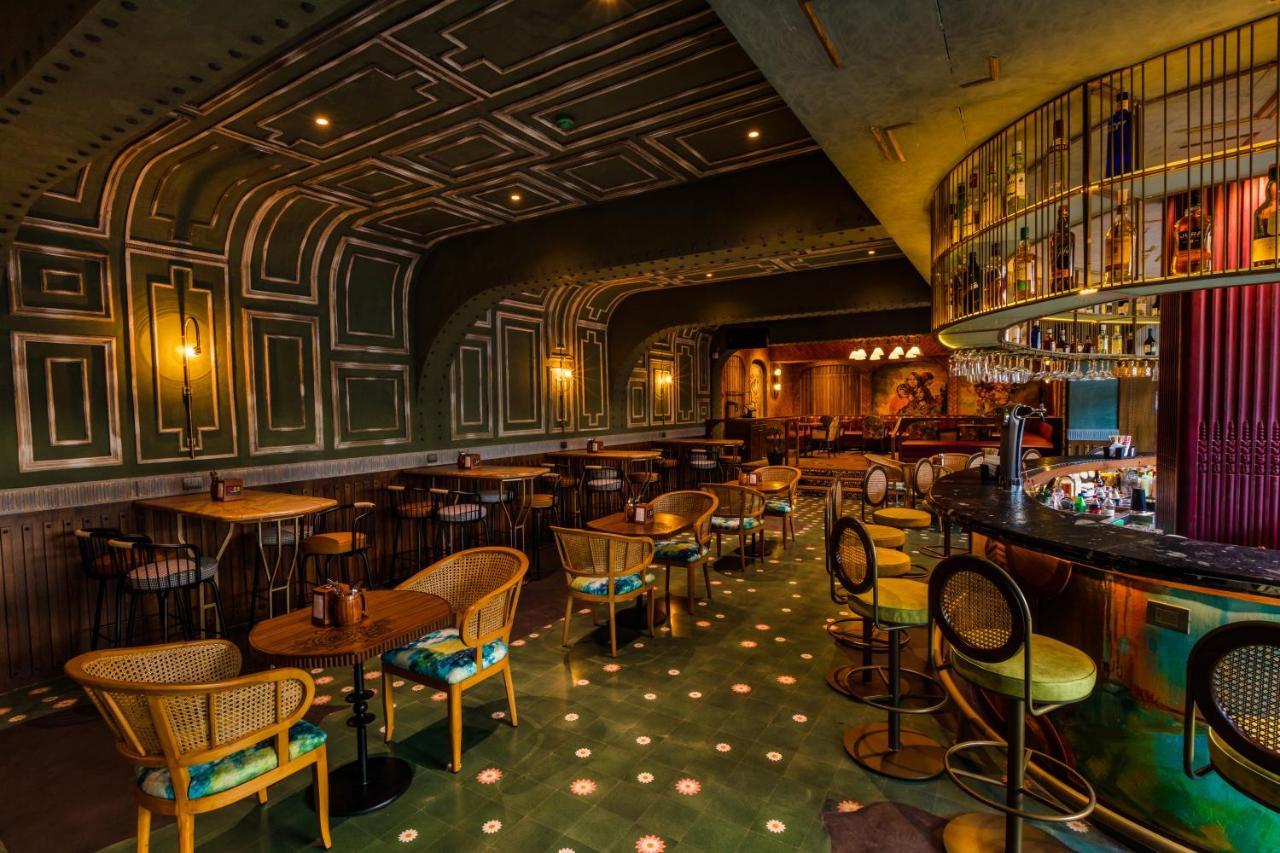 Goldfinch Hotel Мумбай Екстериор снимка