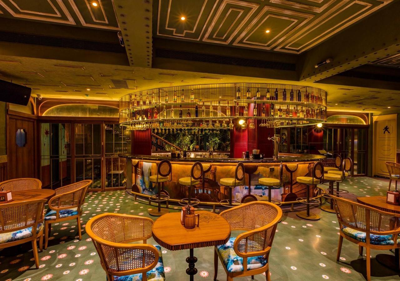 Goldfinch Hotel Мумбай Екстериор снимка