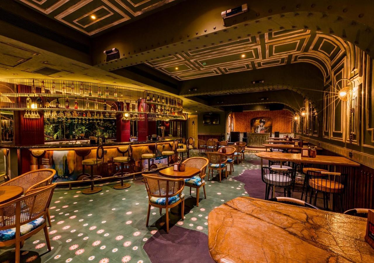Goldfinch Hotel Мумбай Екстериор снимка