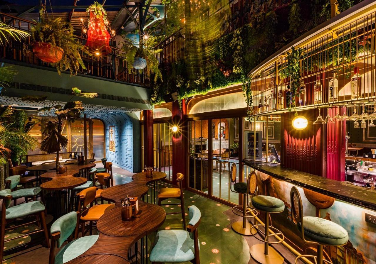 Goldfinch Hotel Мумбай Екстериор снимка