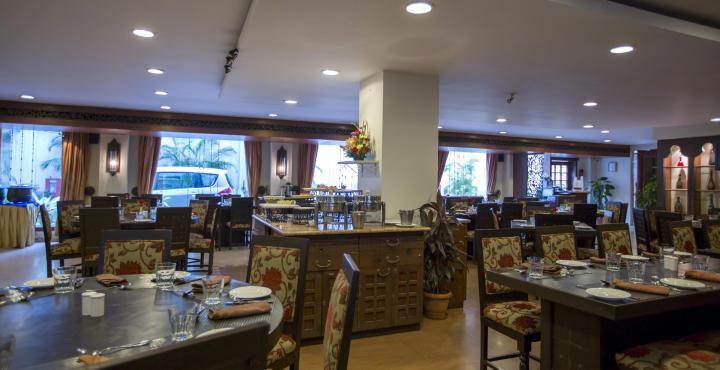 Goldfinch Hotel Мумбай Екстериор снимка