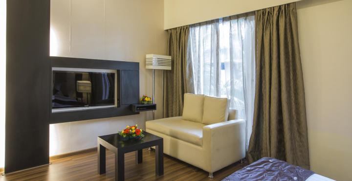Goldfinch Hotel Мумбай Екстериор снимка