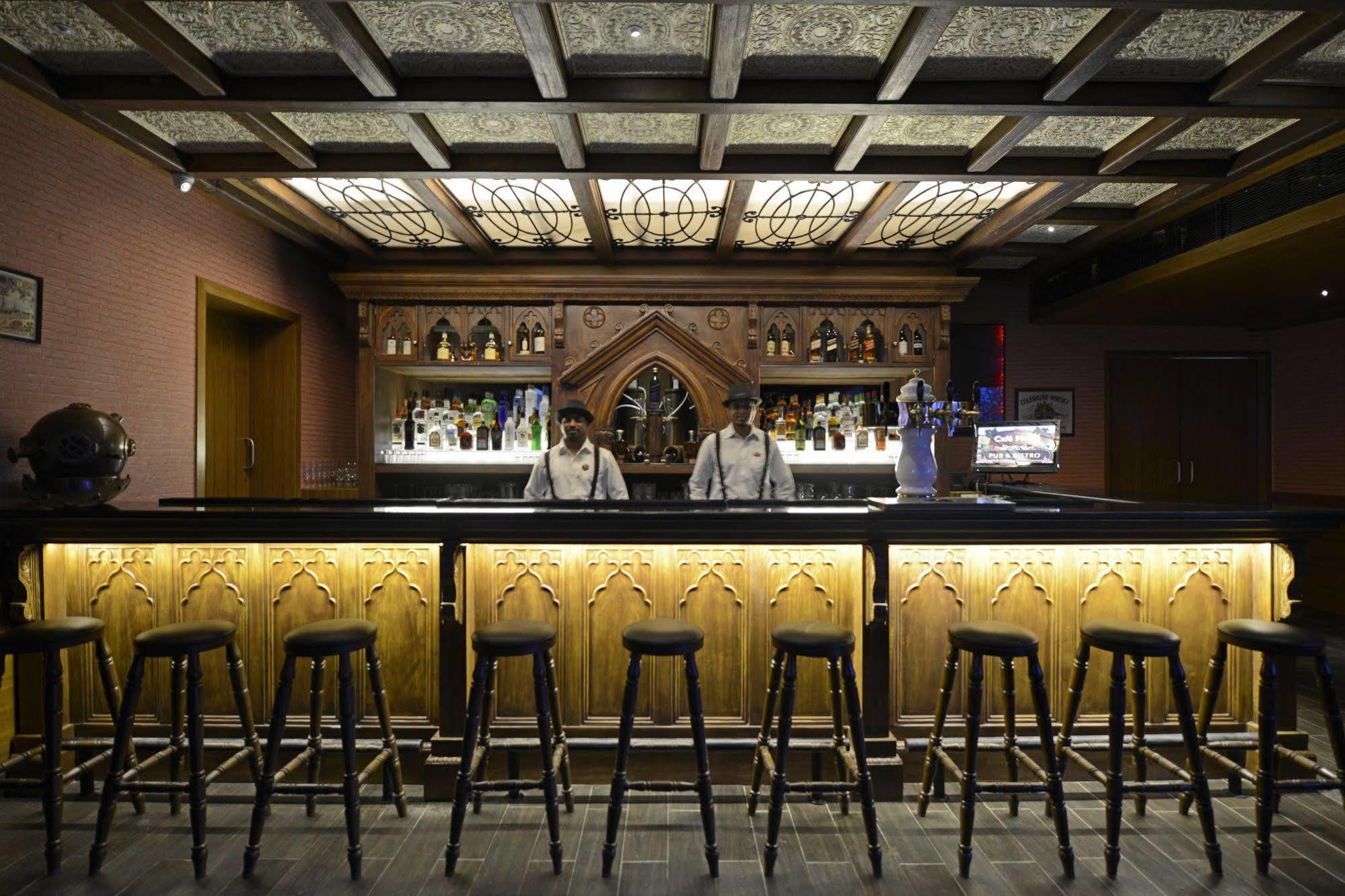 Goldfinch Hotel Мумбай Екстериор снимка
