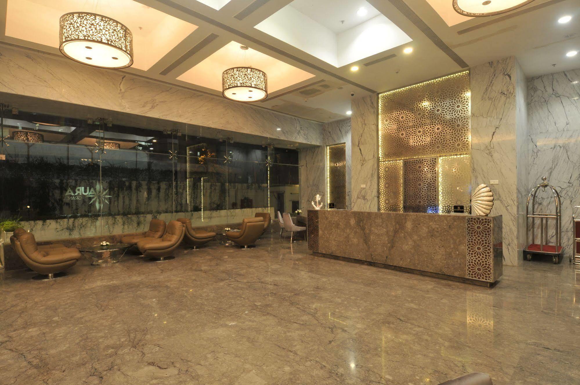 Goldfinch Hotel Мумбай Екстериор снимка